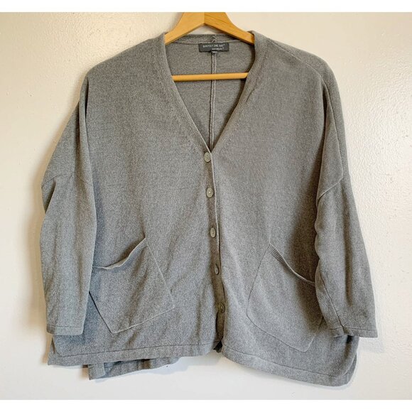 Barefoot Dreams Boxy Cardigan Sweater Medium CozyChic Gray Button Up Oversized - Picture 4 of 10